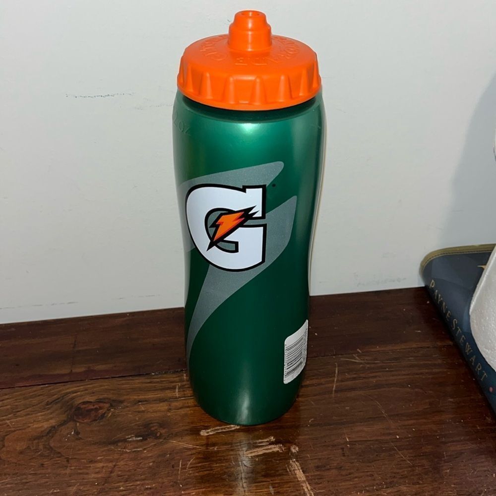 Gatorade plastic Squeeze Drink Water Bottle 32 oz